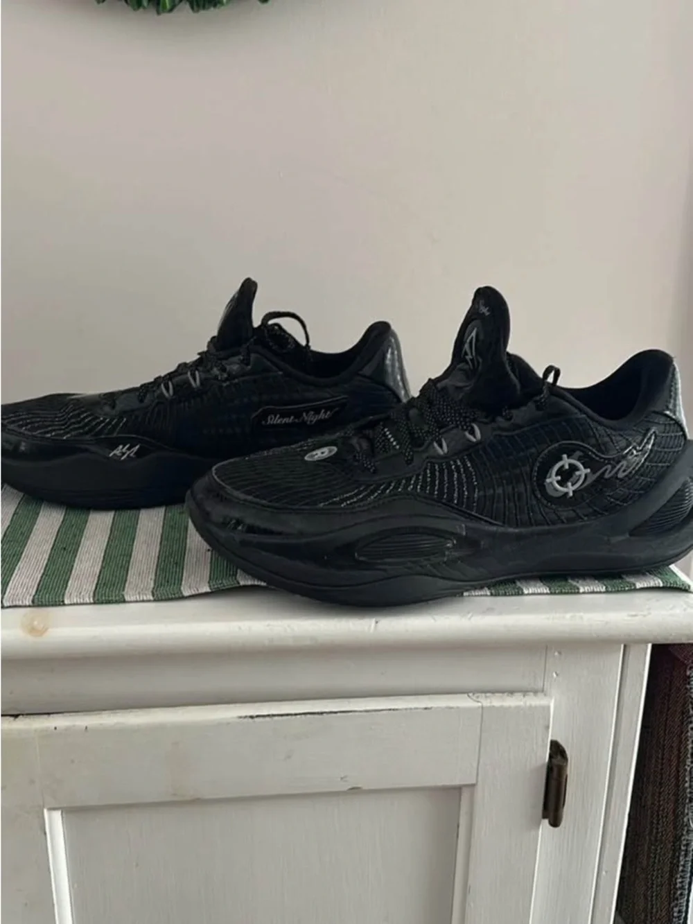 Igor Black Low-Top Athletic Sneakers